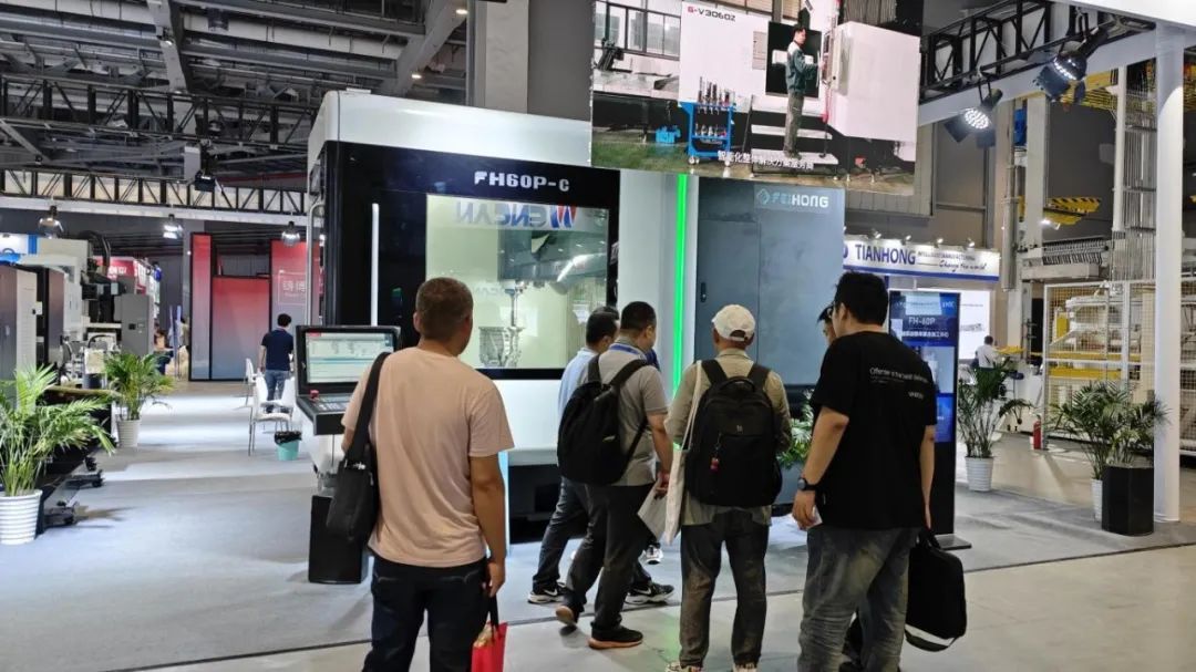 五轴联动铣车复合加工中心